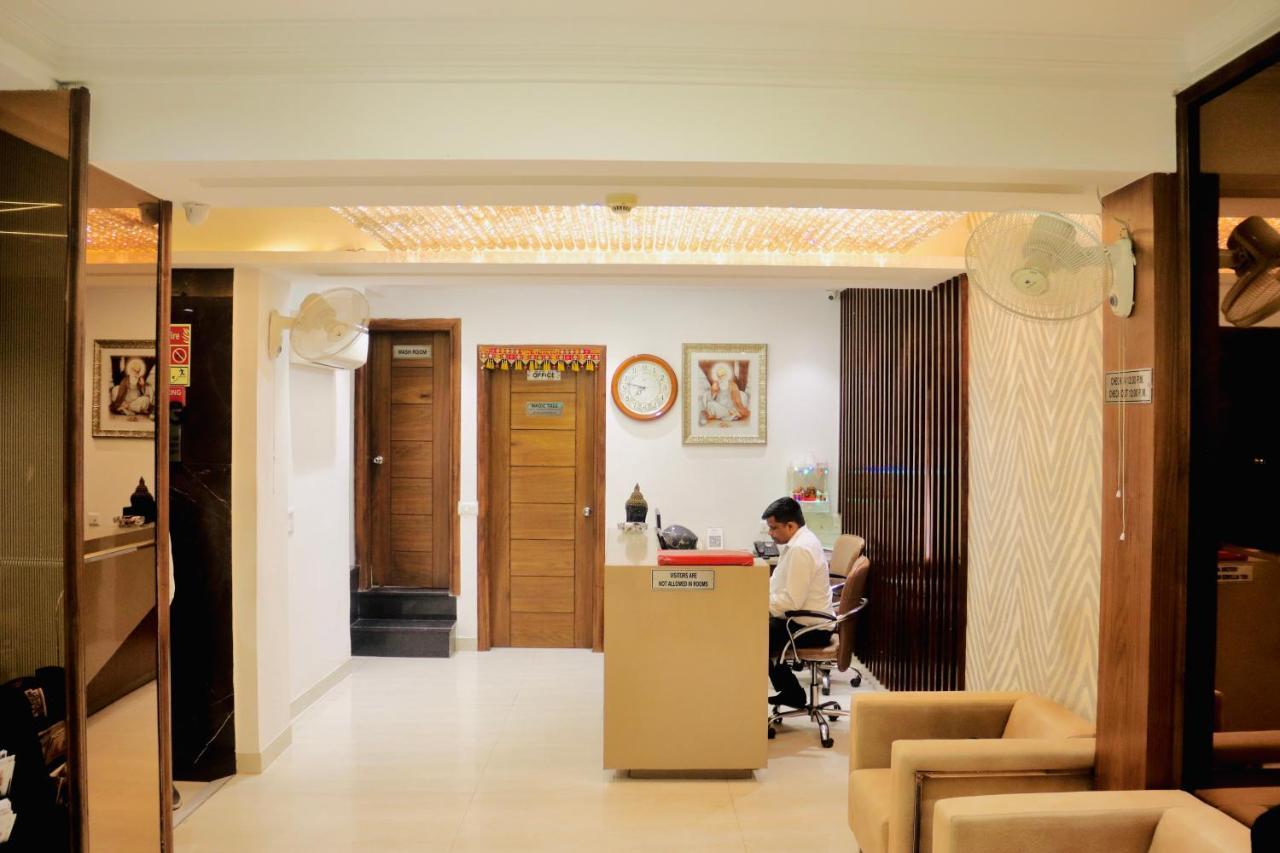 Hotel Magic Tree Karol Bagh Metro Station New Delhi Exterior photo